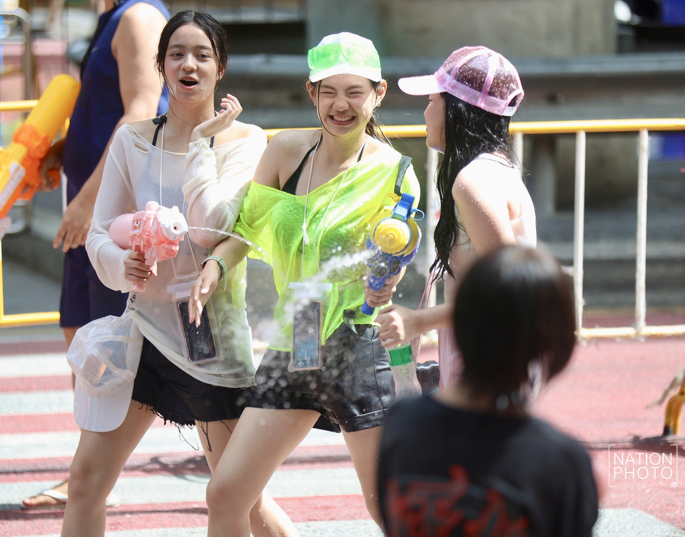 Lễ hội Songkran chính thức diễn ra ngày 13-15/4. Lễ hội Songkran chính thức diễn ra ngày 13-15/4.