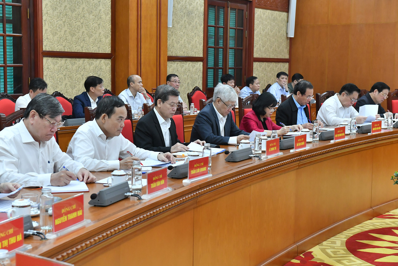 Các đồng chí thành viên Ban Chỉ đạo tham dự phiên họp.