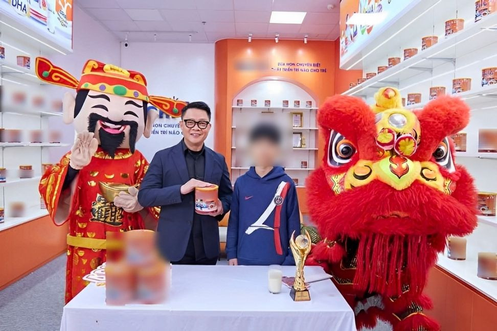 BTV Quang Minh tham gia quảng cáo nhiều dòng sữa bột. BTV Quang Minh tham gia quảng cáo nhiều dòng sữa bột.