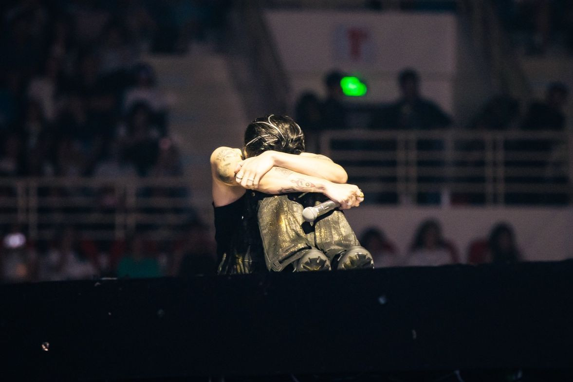 Mẹ Soobin cho biết bà mong con luôn ở bên cạnh để mình chăm sóc, yêu thương nhưng không thể cưỡng lại quy luật thời gian. "Con lớn lên, trưởng thành, phải tự bước trên đôi chân của mình, dù gặp nhiều khó khăn. Con luôn là niềm tự hào của mẹ. Con dù đã hơn 30 nhưng với mẹ con vẫn là cậu bé như ngày nào", mẹ Soobin nhắn nhủ.