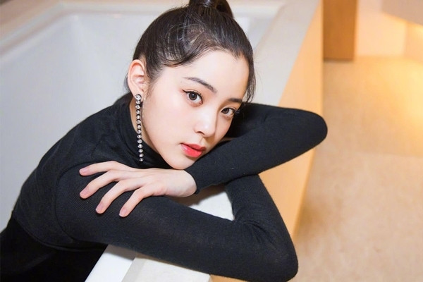 Trần Kiều Ân và hơn 20 sao hạng A bị điều tra khẩn. Trần Kiều Ân và hơn 20 sao hạng A bị điều tra khẩn.