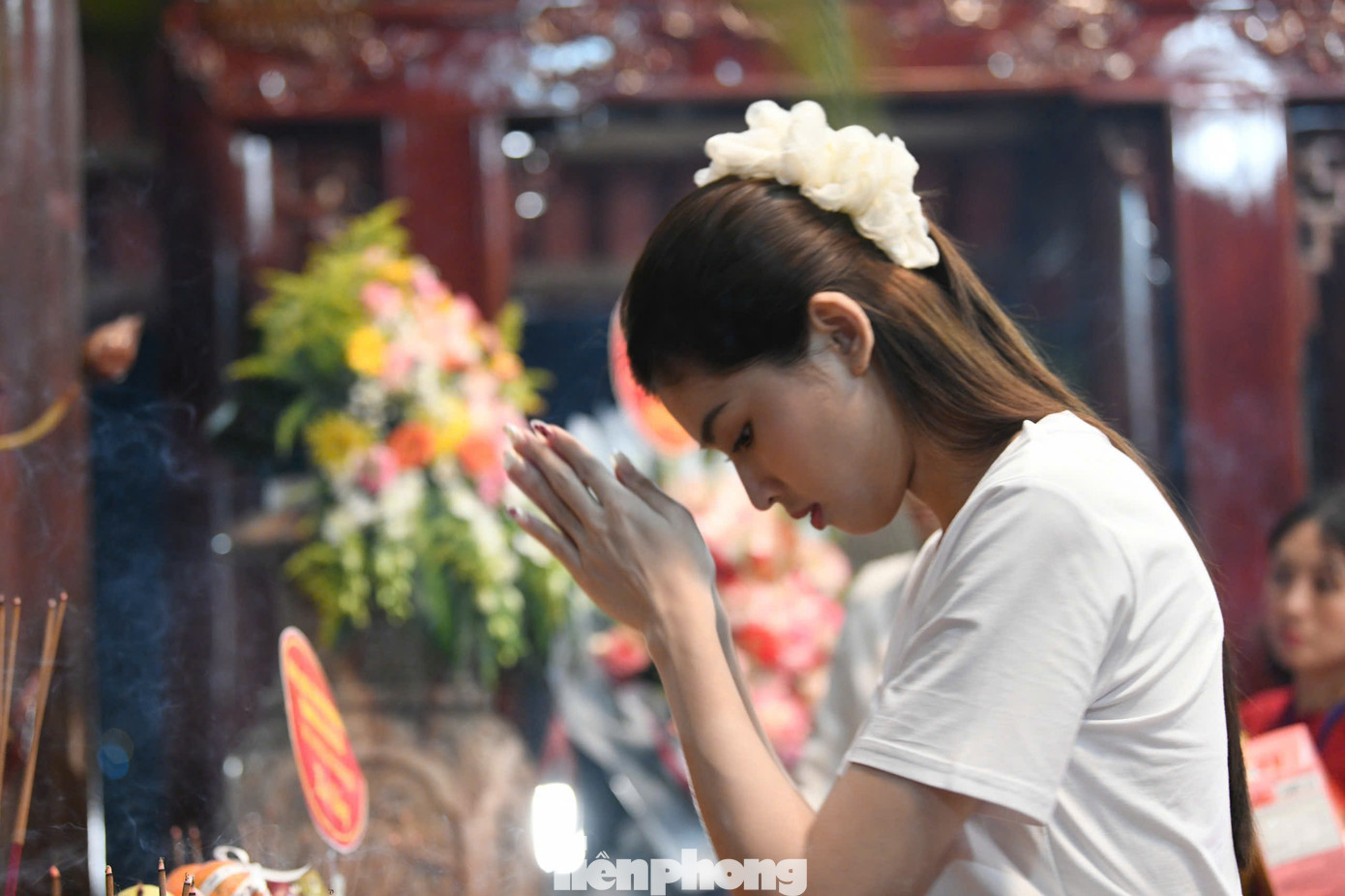 Á hậu Ngọc Thảo thành kính tưởng niệm, tri ân những anh hùng liệt sĩ.