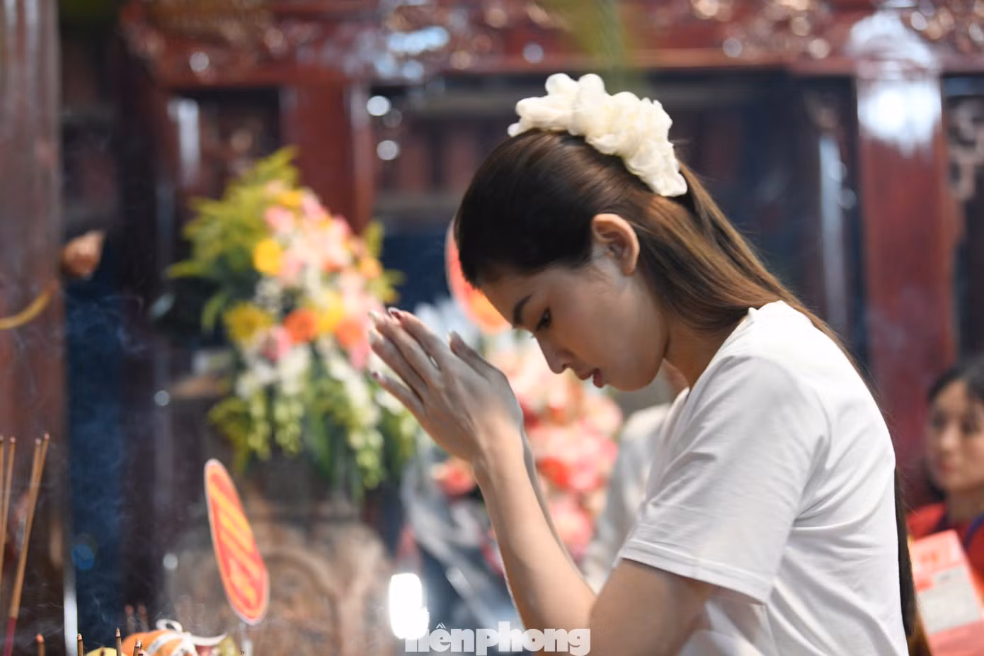 Á hậu Ngọc Thảo thành kính tưởng niệm, tri ân những anh hùng liệt sĩ.