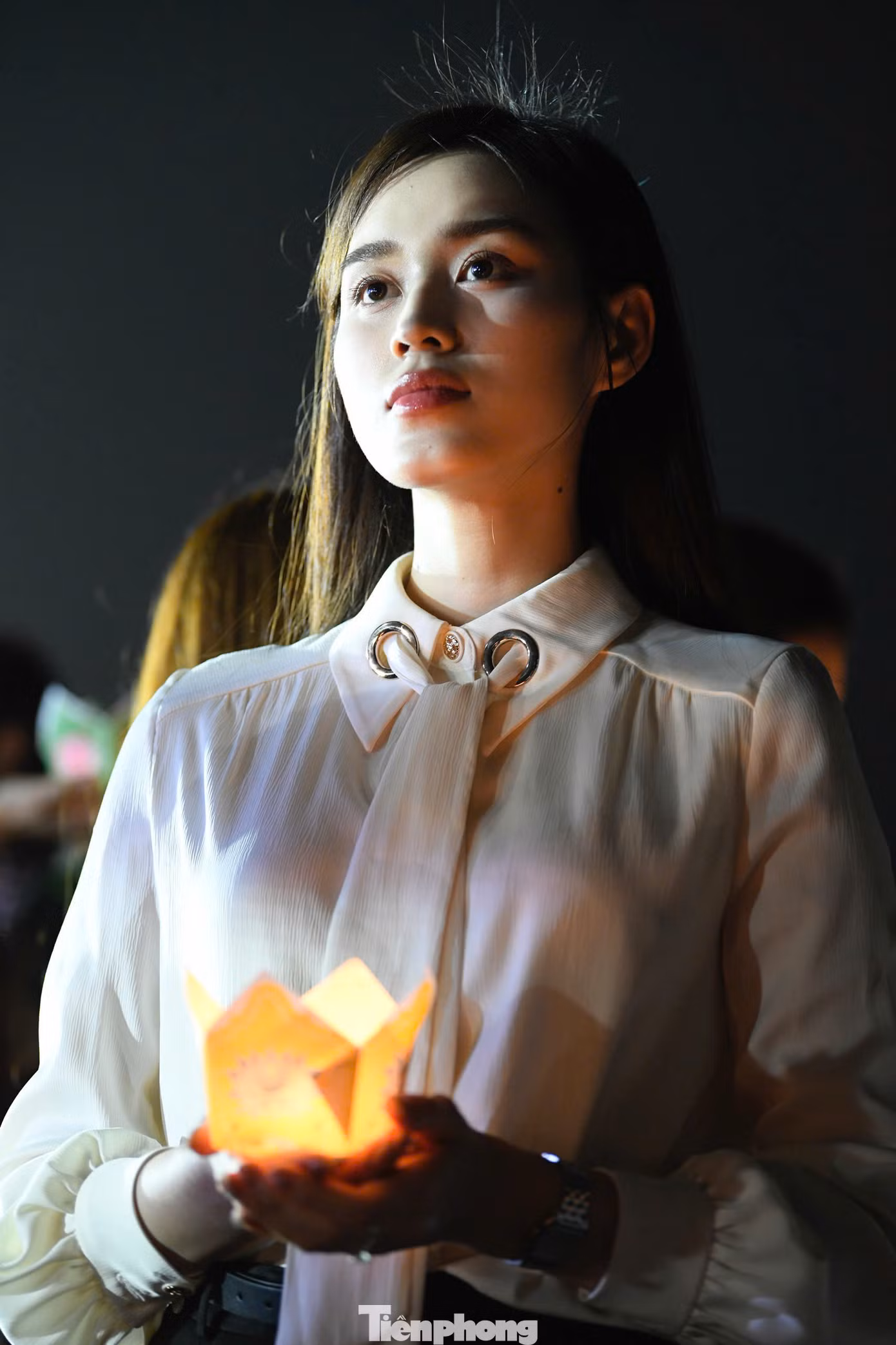 Những đóa hoa thể hiện lòng biết ơn sâu sắc, truyền thống và đạo lý uống nước nhớ nguồn của thế hệ sau đối với những bậc tiền nhân.