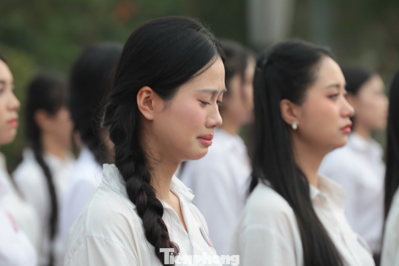 "Tôi luôn luôn biết ơn, nhớ về cội nguồn và luôn cố gắng để học tập, rèn luyện để cống hiến cho đất nước, xứng đáng với sự hy sinh của ông cha", thí sinh Đoàn Thị Diệu Huyền chia sẻ.