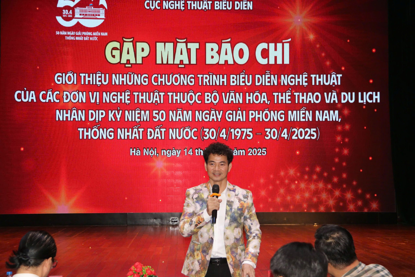 NSND Xuân Bắc - Cục trưởng Cục Nghệ thuật biểu diễn - giới thiệu về chuỗi chương trình nghệ thuật hướng tới kỷ niệm 50 Ngày Giải phóng miền Nam, thống nhất đất nước 30/4. NSND Xuân Bắc - Cục trưởng Cục Nghệ thuật biểu diễn - giới thiệu về chuỗi chương trình nghệ thuật hướng tới kỷ niệm 50 Ngày Giải phóng miền Nam, thống nhất đất nước 30/4.