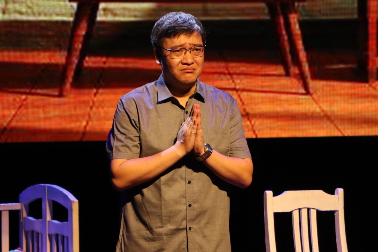 Vở kịch chạm đến trái tim khán giả với câu chuyện cảm động về bi kịch gia đình của chiến sĩ công an nhân dân.