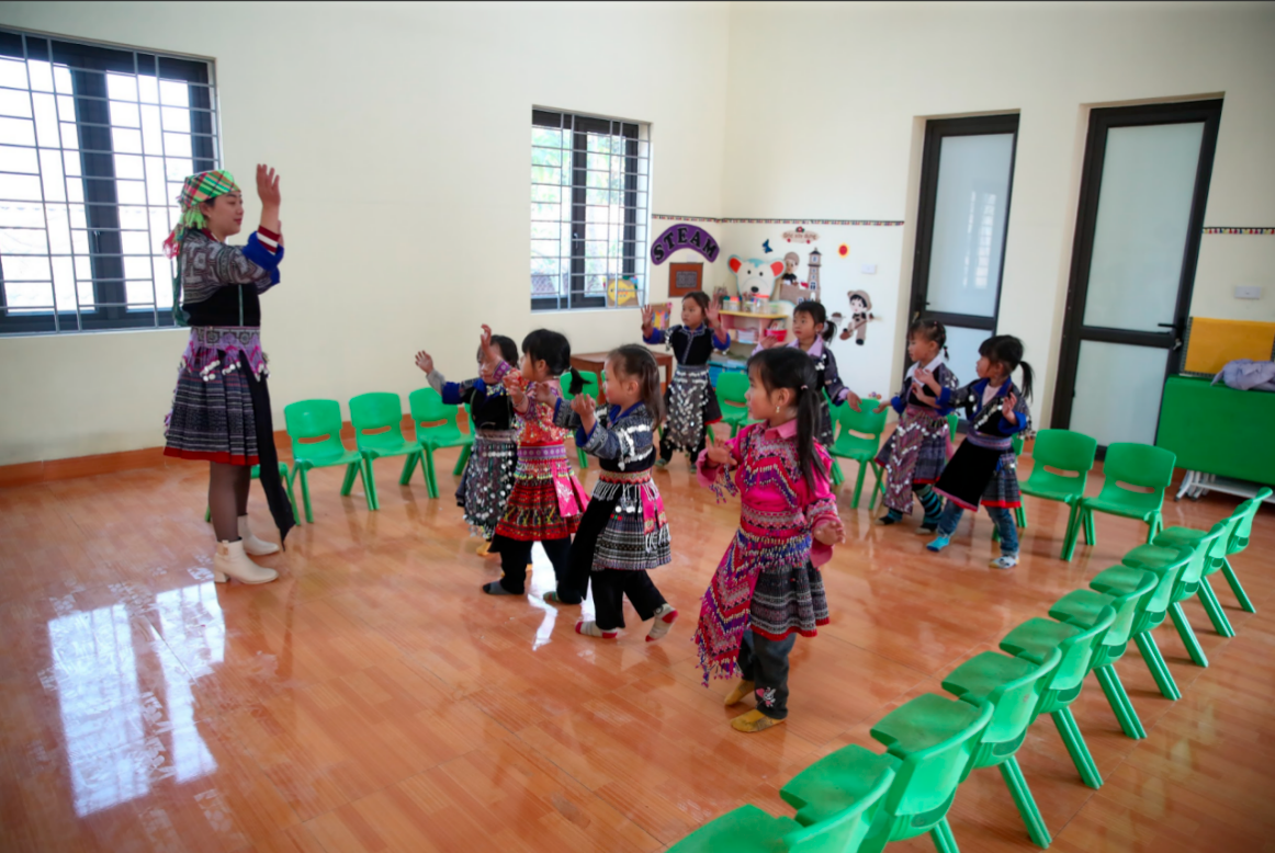 Không gian mới sẽ giúp các em học sinh mầm non vùng cao tiếp cận giáo dục một cách an toàn, thuận tiện, nhiều niềm vui và hứng khởi hơn.