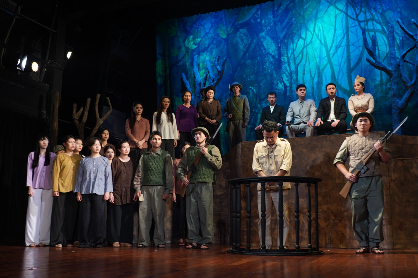 Đêm trắng gây ấn tượng sâu sắc trong lòng khán giả từ lần đầu công diễn.