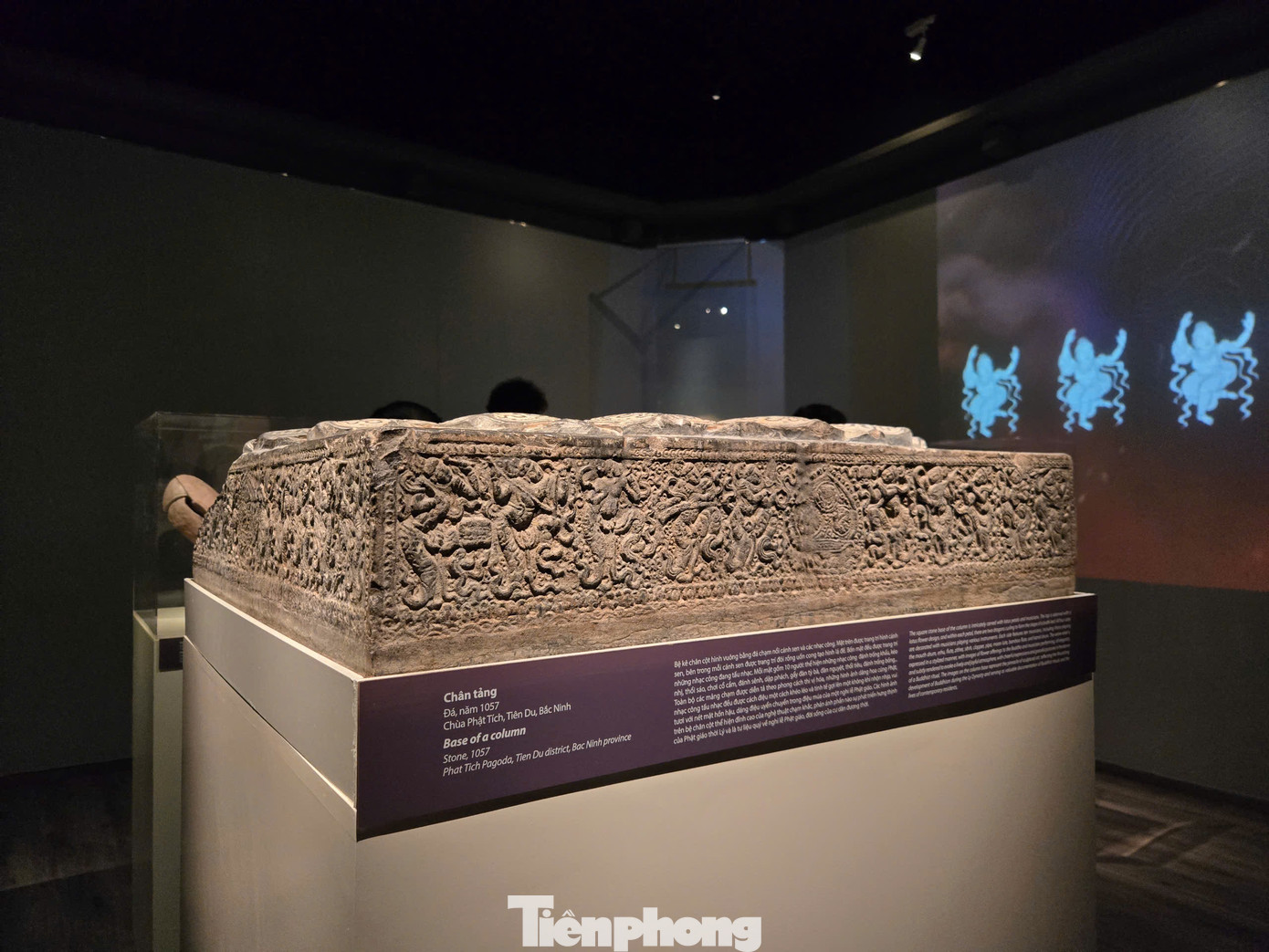 Trưng bày lần này là tổng hòa của hiện vật, ánh sáng, âm thanh. Với sự hỗ trợ của công nghệ, các hiện vật hiện lên hoàn thiện, sắc nét. Trưng bày lần này là tổng hòa của hiện vật, ánh sáng, âm thanh. Với sự hỗ trợ của công nghệ, các hiện vật hiện lên hoàn thiện, sắc nét.