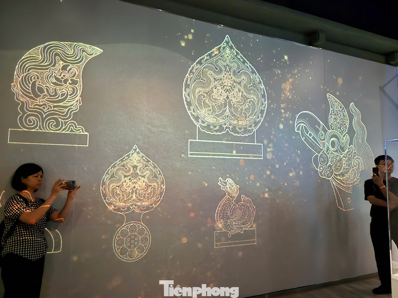 Trưng bày Vũ khúc Thiền môn - Nghệ thuật Phật giáo thời Lý: Di sản và Công nghệ giới thiệu đến công chúng hơn 10 hiện vật tiêu biểu, đại diện cho nghệ thuật Phật giáo thời Lý (thế kỷ 11-13).