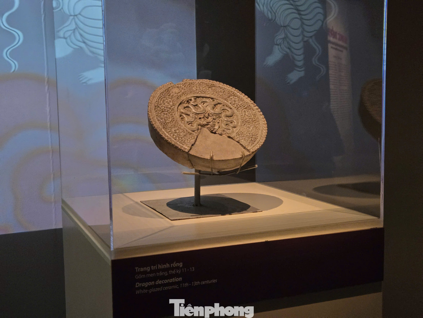 Trưng bày lần này là tổng hòa của hiện vật, ánh sáng, âm thanh. Với sự hỗ trợ của công nghệ, các hiện vật hiện lên hoàn thiện, sắc nét. Trưng bày lần này là tổng hòa của hiện vật, ánh sáng, âm thanh. Với sự hỗ trợ của công nghệ, các hiện vật hiện lên hoàn thiện, sắc nét.