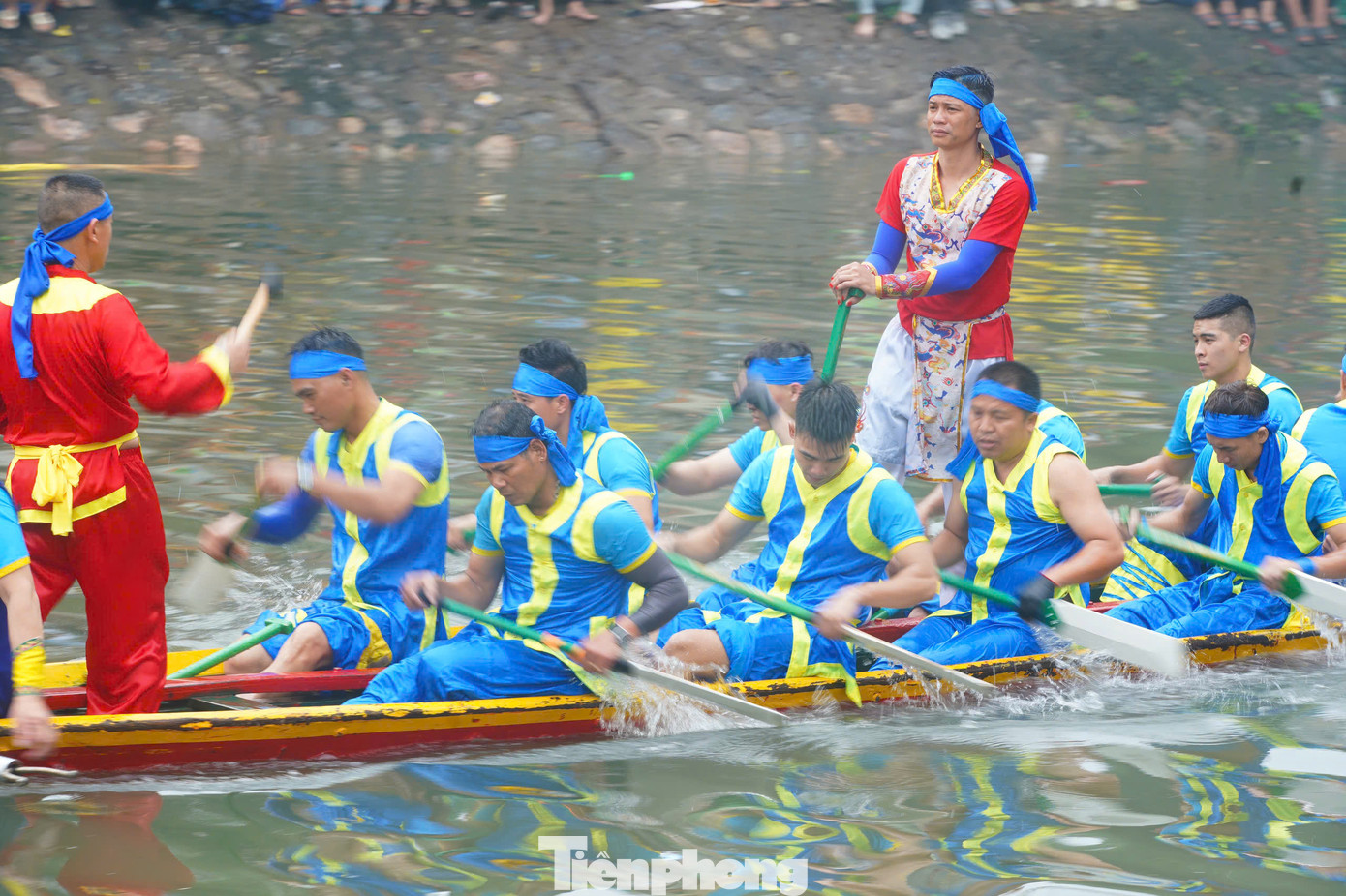 Những cuộc tranh tài trên mặt nước không chỉ mang lại không khí sôi động mà còn thể hiện sự gắn bó với sông nước của cha ông bao đời nay. Lễ hội bơi Đăm đã tồn tại khoảng hơn 200 năm, là dịp để tri ân công đức của Đức thánh Bạch Hạc Tam Giang (tức Đào Trường), vị tướng giỏi của Hùng Duệ Vương đã có công hai lần đánh thắng giặc phương Bắc sang xâm lược.
