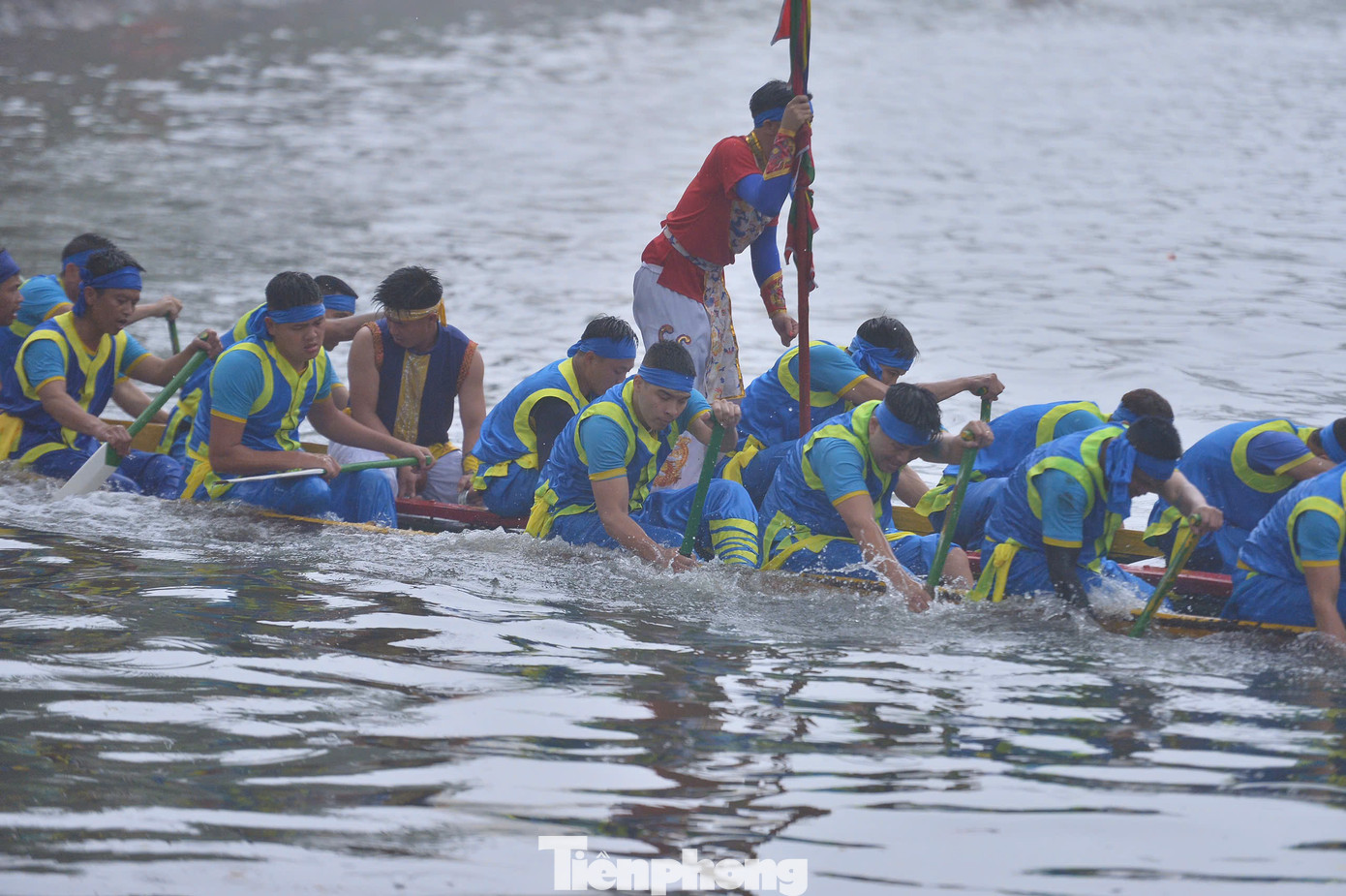 Những cuộc tranh tài trên mặt nước không chỉ mang lại không khí sôi động mà còn thể hiện sự gắn bó với sông nước của cha ông bao đời nay. Lễ hội bơi Đăm đã tồn tại khoảng hơn 200 năm, là dịp để tri ân công đức của Đức thánh Bạch Hạc Tam Giang (tức Đào Trường), vị tướng giỏi của Hùng Duệ Vương đã có công hai lần đánh thắng giặc phương Bắc sang xâm lược.