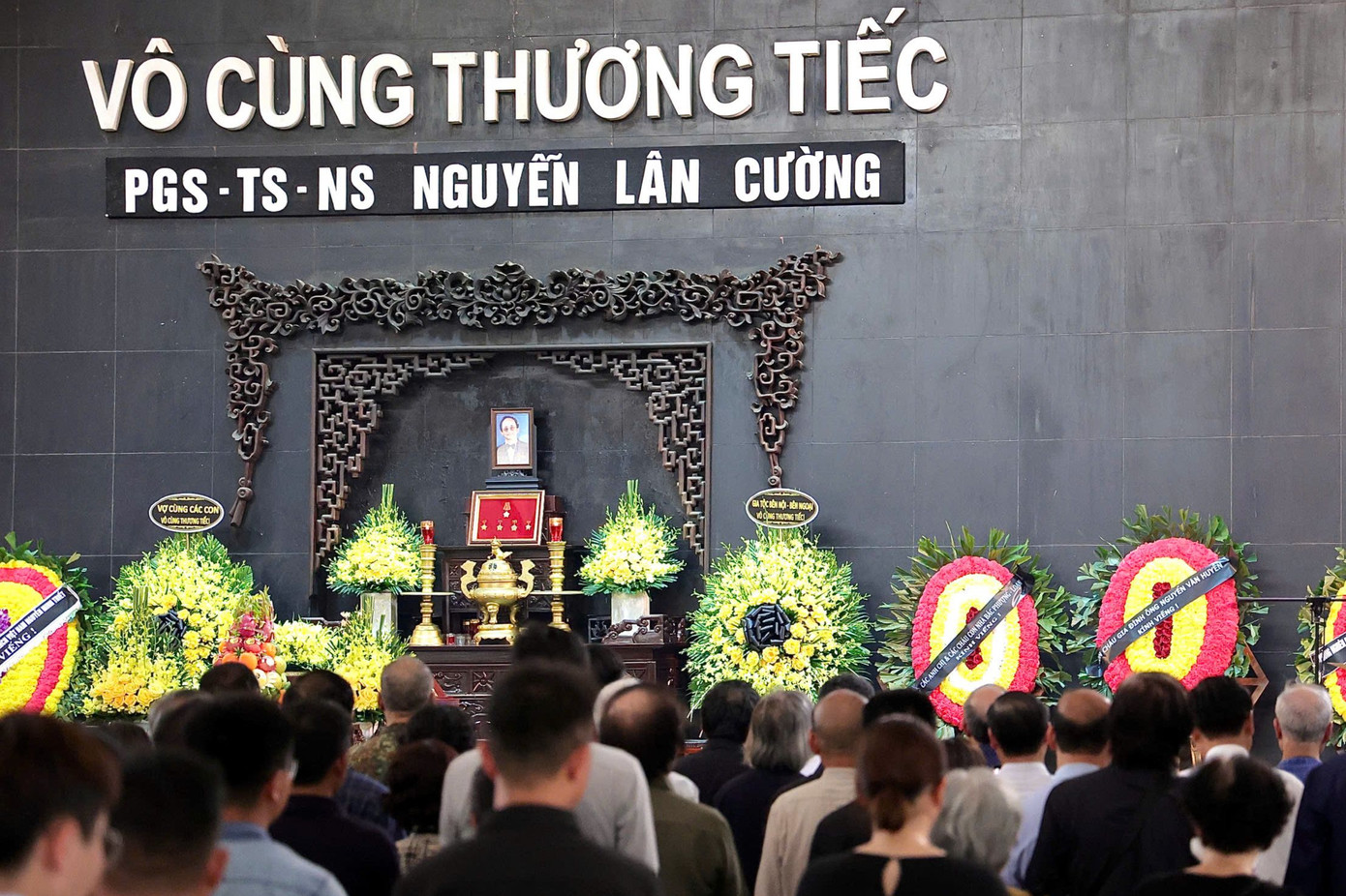 Lễ tang PGS.TS Nguyễn Lân Cường được tổ chức vào 13h30 ngày 8/5 tại Nhà tang lễ số 5 Trần Thánh Tông, Hà Nội. Ảnh: Nguyễn Hà Nam. Lễ tang PGS.TS Nguyễn Lân Cường được tổ chức vào 13h30 ngày 8/5 tại Nhà tang lễ số 5 Trần Thánh Tông, Hà Nội. Ảnh: Nguyễn Hà Nam.