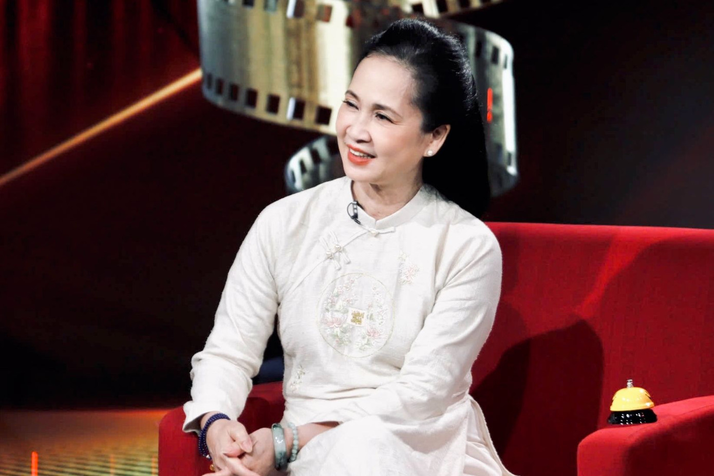 NSND Lan Hương chia sẻ về những kỷ niệm khi đóng Mùa ổi.