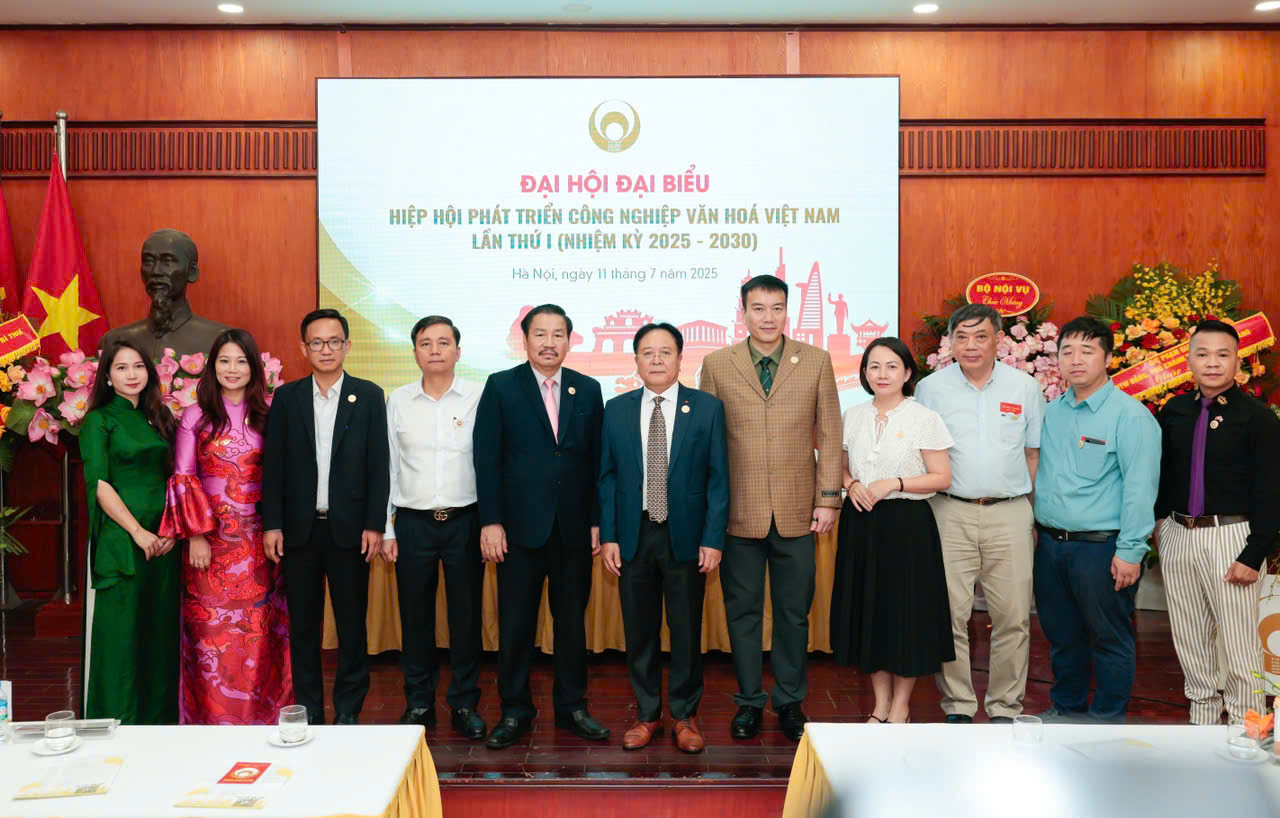 Lãnh đạo Hiệp hội phát triển công nghiệp văn hóa Việt Nam lần thứ I nhiệm kỳ 2025-2030 ra mắt đại hội. Lãnh đạo Hiệp hội phát triển công nghiệp văn hóa Việt Nam lần thứ I nhiệm kỳ 2025-2030 ra mắt đại hội.