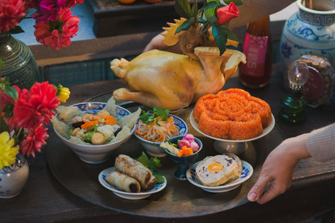 Mâm cỗ cúng Rằm tháng Giêng có thể có cả đồ chay và đồ mặn. Mâm cỗ cúng Rằm tháng Giêng có thể có cả đồ chay và đồ mặn.