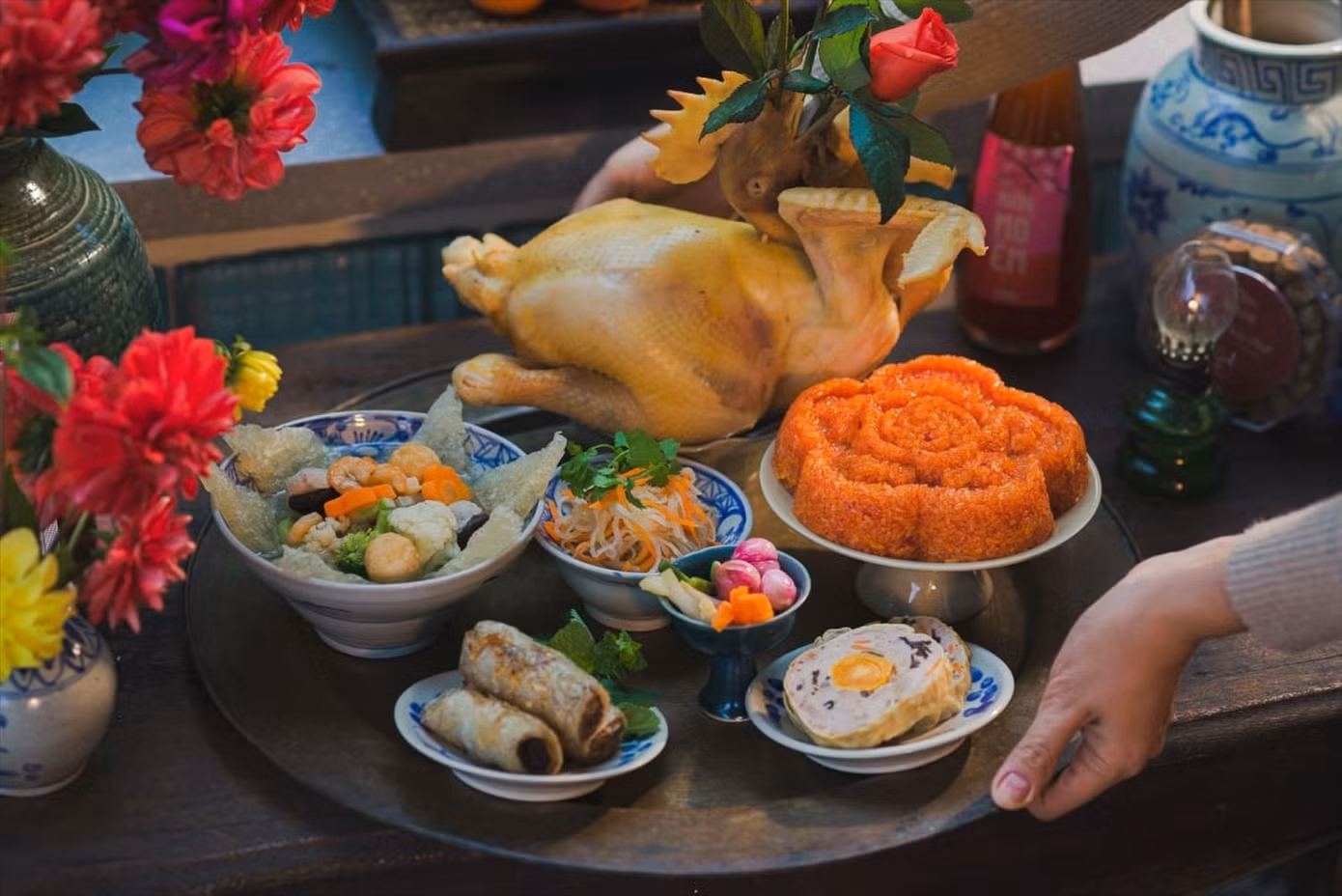 Mâm cỗ cúng Rằm tháng Giêng có thể có cả đồ chay và đồ mặn. Mâm cỗ cúng Rằm tháng Giêng có thể có cả đồ chay và đồ mặn.