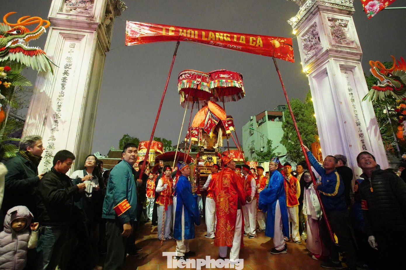 Tối 7/2 (ngày 11 tháng Giêng), hội Đánh hổ làng La Cả (phường Dương Nội, quận Hà Đông, Hà Nội) được tổ chức sau năm 5 năm. Lễ đánh hổ (lễ đánh biệt) được thực hiện vào ngày cuối cùng của Lễ hội làng La Cả tái hiện lại sự tích Thành Hoàng làng - Đương Cảnh Công diệt trừ hổ ác cứu dân vào đời Vua Hùng thứ 18.