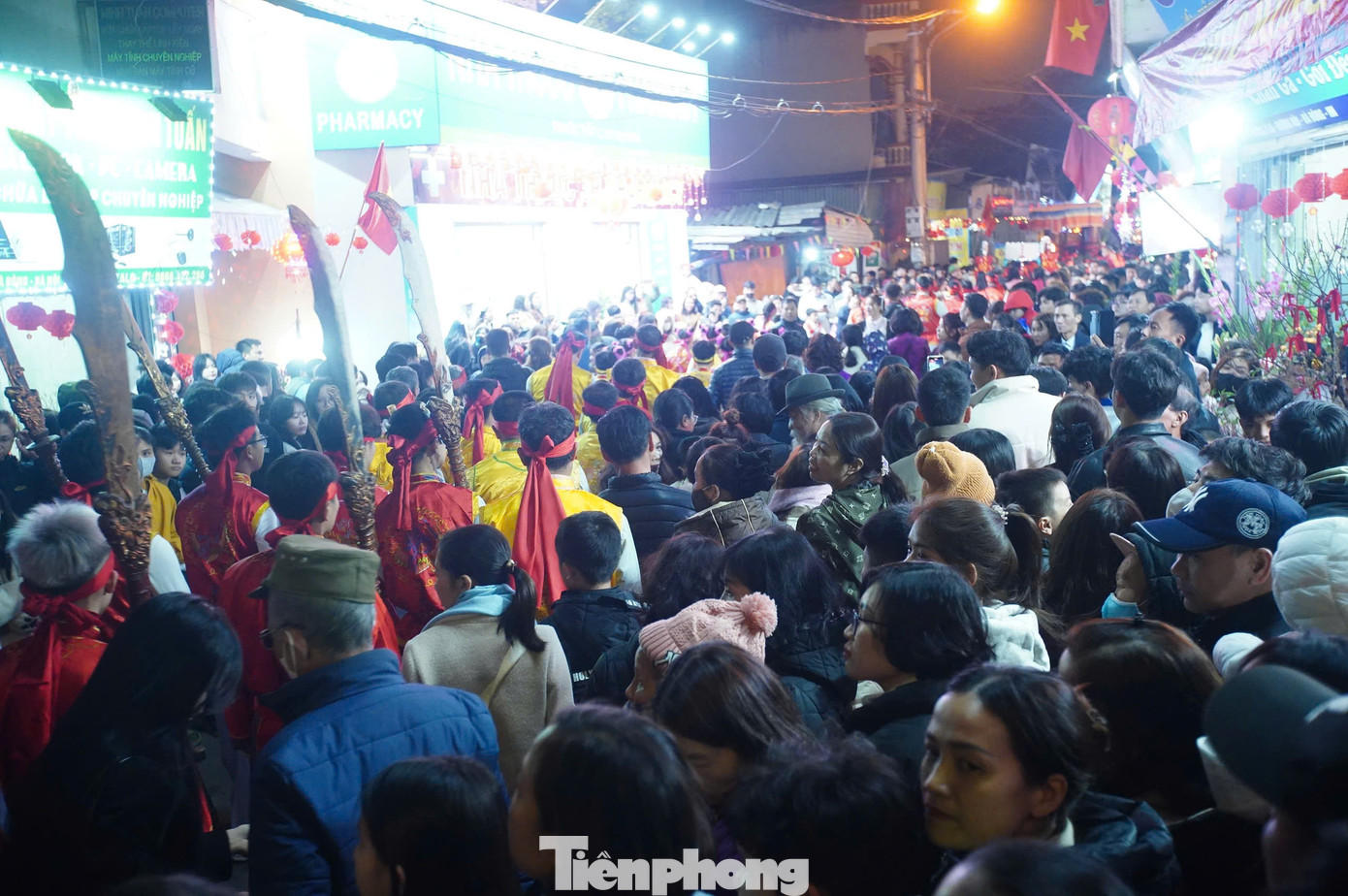 Lễ hội làng La Cả thu hút rất đông người dân tham gia, đi theo đoàn rước kiệu. Lễ hội được tổ chức ngày 7-11 tháng Giêng với nhiều nghi lễ truyền thống và các chương trình văn nghệ, trò chơi dân gian...