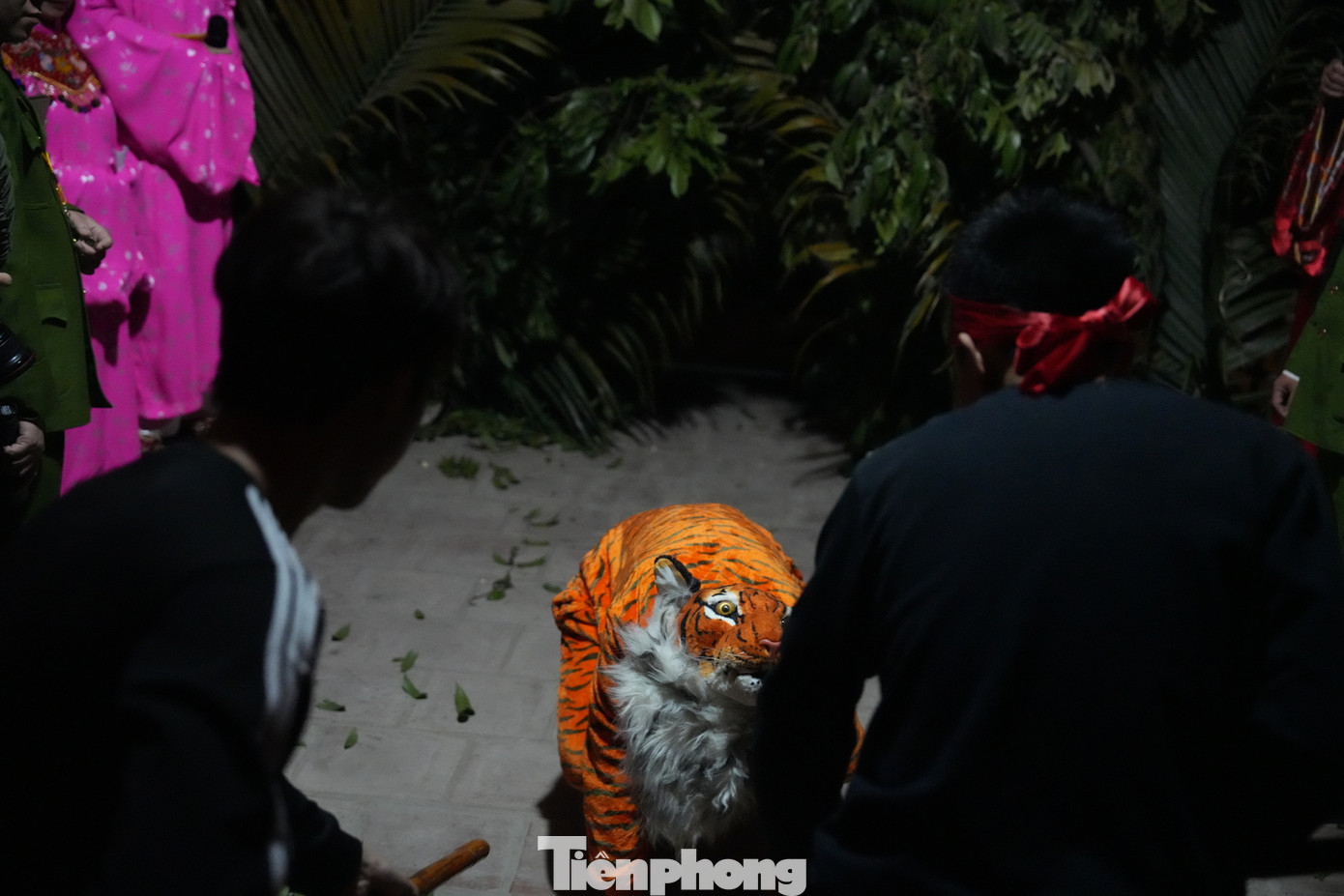 Ông Bạch Hồng Hiếu - Phó Chủ tịch UBND phường Dương Nội, trưởng BTC Lễ hội làng La Cả - cho biết các công tác chuẩn bị, tổ chức lễ hội được thực hiện từ tháng 6/2024. “Mọi công tác tổ chức, kiện toàn Ban Quản lý di tích, các lực lượng chuẩn bị cho lễ hội đều được thực hiện nghiêm túc, quy củ'”, ông Bạch Hồng Hiếu nêu.