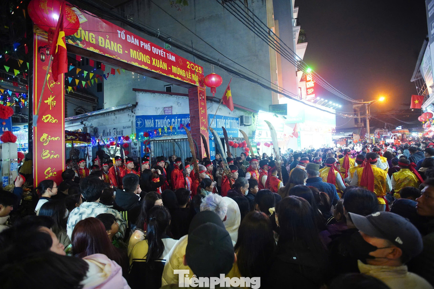 Lễ hội làng La Cả thu hút rất đông người dân tham gia, đi theo đoàn rước kiệu. Lễ hội được tổ chức ngày 7-11 tháng Giêng với nhiều nghi lễ truyền thống và các chương trình văn nghệ, trò chơi dân gian...