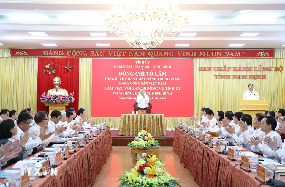 Tổng Bí thư Tô Lâm chủ trì buổi làm việc. Ảnh: TTXVN Tổng Bí thư Tô Lâm chủ trì buổi làm việc. Ảnh: TTXVN