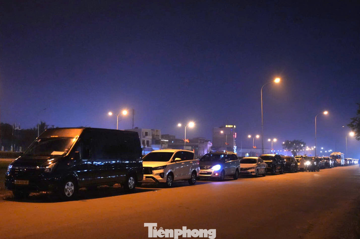 Trong ngày 11 và 12/2 (tức ngày 14 và 15 tháng Giêng) diễn ra Lễ Khai ấn, lực lượng CSGT Nam Định tổ chức phân luồng giao thông trên Quốc lộ 10, Quốc lộ 21 và 21B qua địa bàn tỉnh phù hợp với mật độ giao thông.