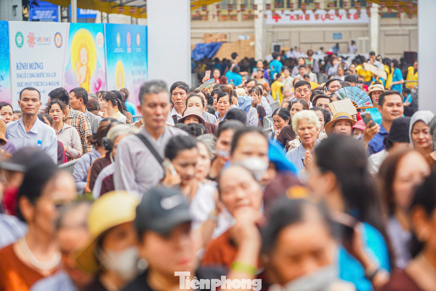 Đây là lần đầu xá lợi Phật Thích Ca Mâu Ni đến Hà Nội. Trước đó, xá lợi Phật được tôn trí tại chùa Thanh Tâm (TPHCM), núi Bà Đen (Tây Ninh) và đón hàng vạn tăng ni, Phật tử đến chiêm bái.