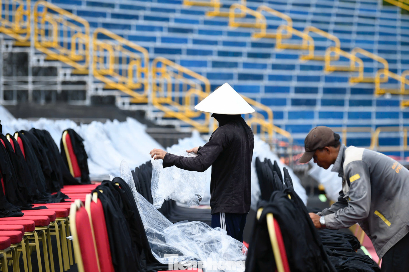 Trước đó, ông Hoàng Thọ Ninh - Chủ tịch Hội đồng quản trị kiêm Tổng Giám đốc Công ty cổ phần Hoàng Thành Media, Phó trưởng ban tổ chức Hoa hậu Việt Nam 2024 - khẳng định quản lý sát sao quá trình thi công, đáp ứng kịp thời mục tiêu, tiến độ như mong muốn.