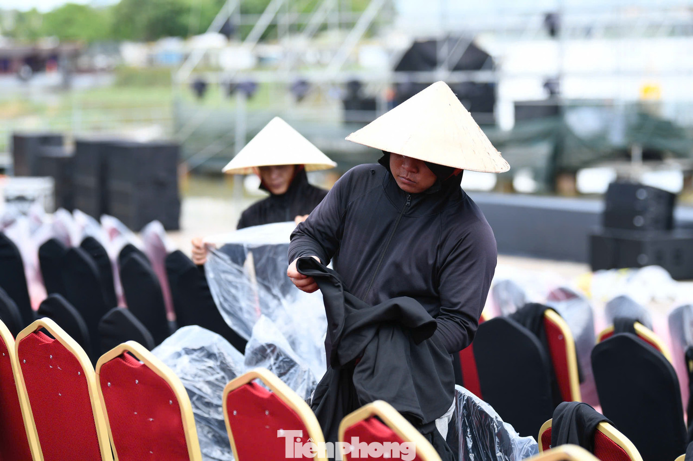Trước đó, ông Hoàng Thọ Ninh - Chủ tịch Hội đồng quản trị kiêm Tổng Giám đốc Công ty cổ phần Hoàng Thành Media, Phó trưởng ban tổ chức Hoa hậu Việt Nam 2024 - khẳng định quản lý sát sao quá trình thi công, đáp ứng kịp thời mục tiêu, tiến độ như mong muốn.