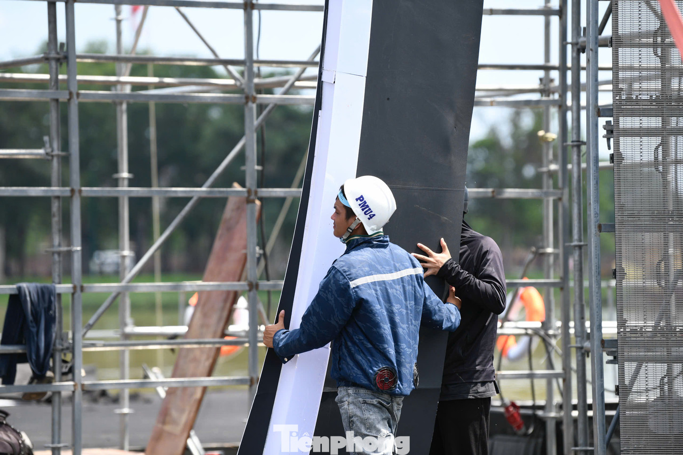 Trước đó, ông Hoàng Thọ Ninh - Chủ tịch Hội đồng quản trị kiêm Tổng Giám đốc Công ty cổ phần Hoàng Thành Media, Phó trưởng ban tổ chức Hoa hậu Việt Nam 2024 - khẳng định quản lý sát sao quá trình thi công, đáp ứng kịp thời mục tiêu, tiến độ như mong muốn.