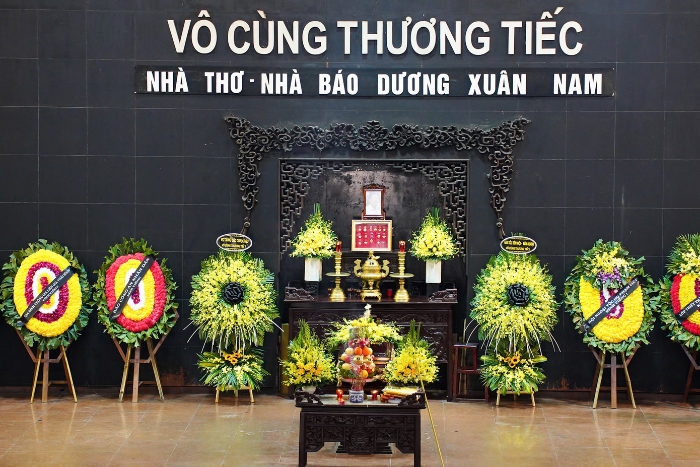 Lễ tang nhà thơ, nhà báo Dương Xuân Nam được tổ chức ngày 26/2 tại Nhà tang lễ số 5 Trần Thánh Tông, Hà Nội Lễ tang nhà thơ, nhà báo Dương Xuân Nam được tổ chức ngày 26/2 tại Nhà tang lễ số 5 Trần Thánh Tông, Hà Nội