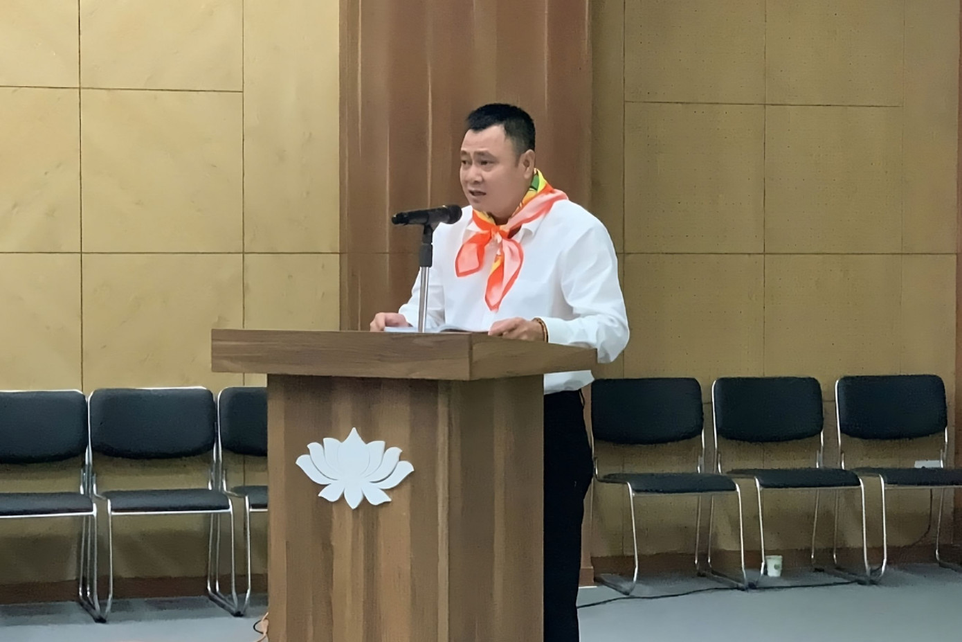 NSND Tự Long - Giám đốc Nhà hát Chèo Quân đội - cho rằng cần giáo dục nghệ thuật truyền thống cho trẻ từ bậc Tiểu học. Ảnh: Phương Anh.