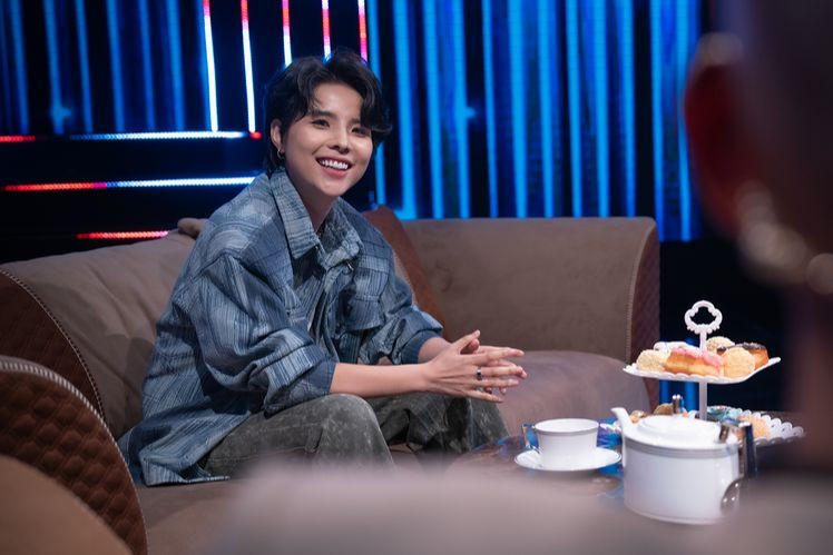 Vũ Cát Tường vui mừng khi được ba chúc phúc trong lễ cưới. Vũ Cát Tường vui mừng khi được ba chúc phúc trong lễ cưới.