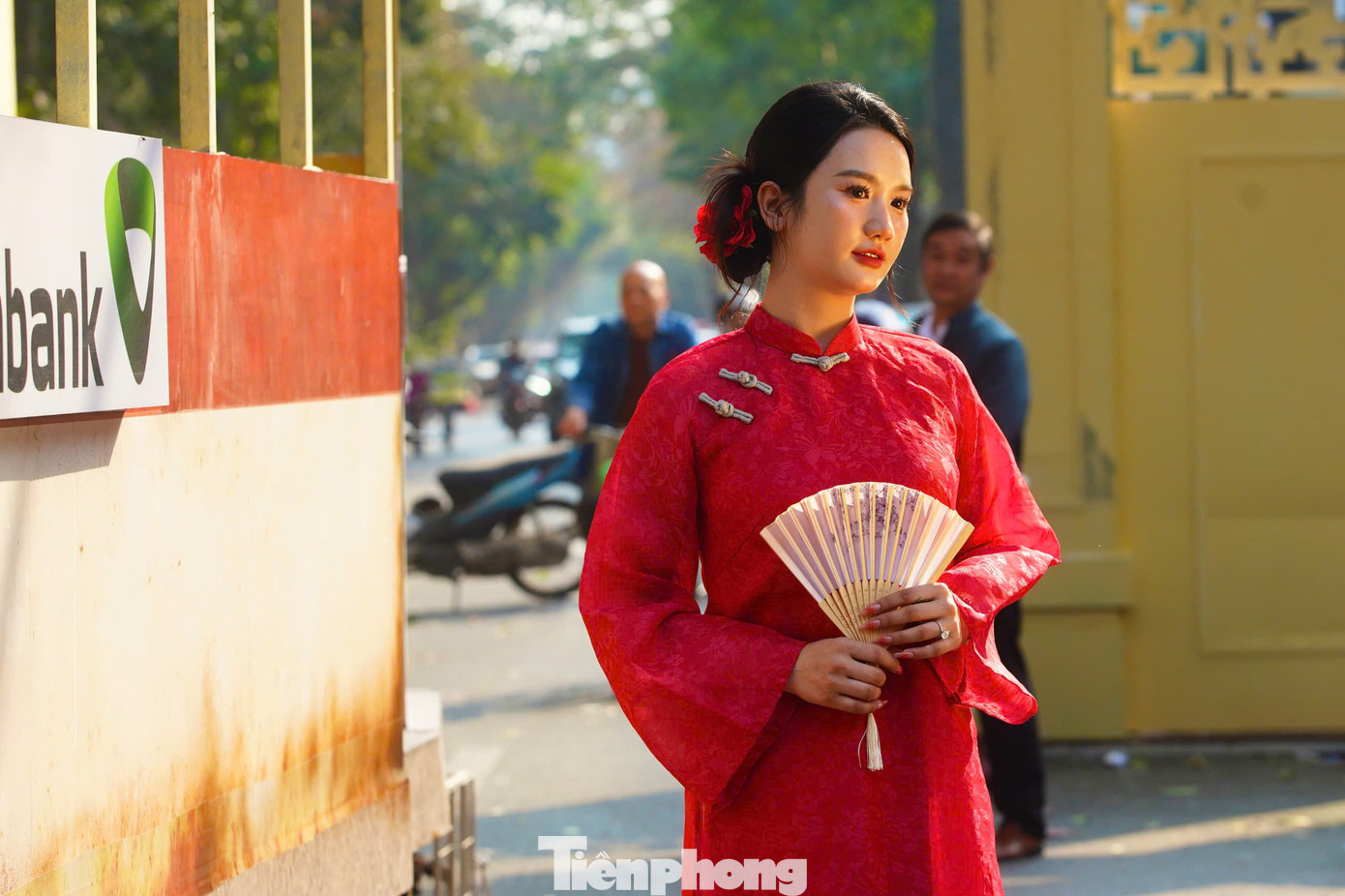 Hình ảnh đoàn tàu được tái hiện không chỉ là biểu tượng của ký ức đô thị mà còn như một ẩn dụ về một đoàn tàu thời gian, mang chúng ta trở về với quá khứ, nơi lưu giữ những di sản và giá trị truyền thống tốt đẹp của dân tộc.