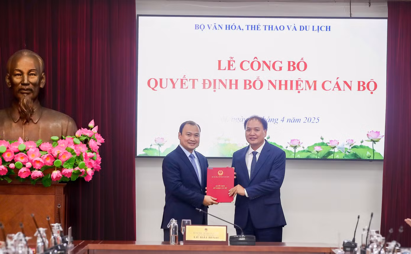 Tại hội nghị, Bộ Văn hóa công bố và trao quyết định bổ nhiệm nhiều tân Cục trưởng. Ảnh: Nam Nguyễn.