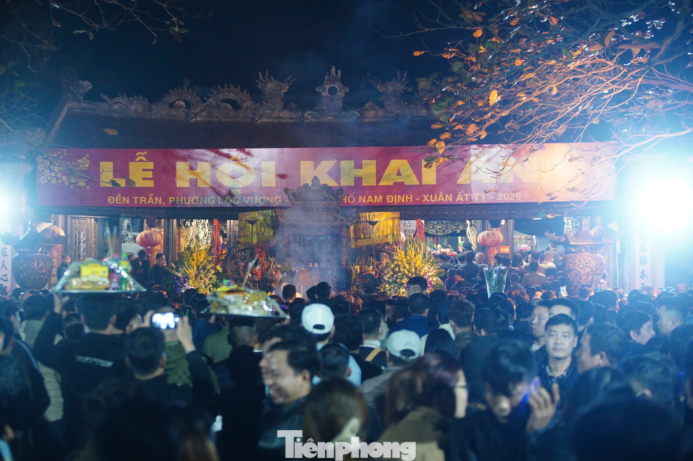 Lễ Khai ấn đền Trần kết thúc sau khi hoàn thành các nghi lễ quan trọng như lễ dâng hương, nghi lễ rước Kiệu ấn từ Đền Cố Trạch sang Đền Thiên Trường và nghi lễ Khai ấn. Lễ Khai ấn kết thúc vào khoảng 23h30 đêm 11/2 (ngày 14 tháng Giêng).