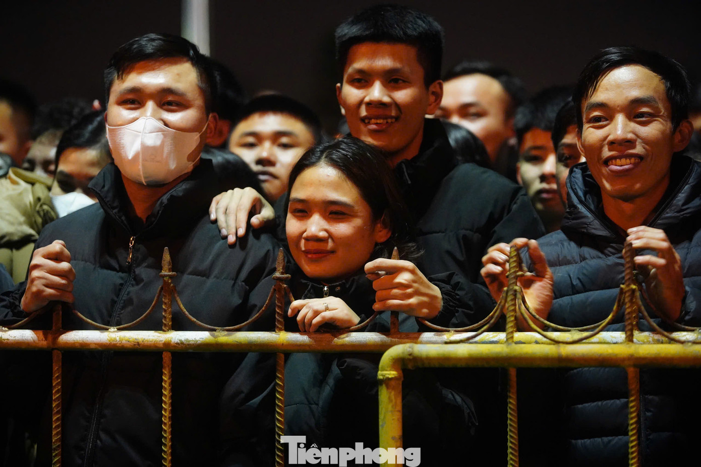 Từ 5h ngày 15 tháng Giêng (12/2 dương lịch), BTC tổ chức phát ấn cho nhân dân và du khách tại các điểm ba nhà Giải Vũ, nhà trưng bày Đền Trùng Hoa.