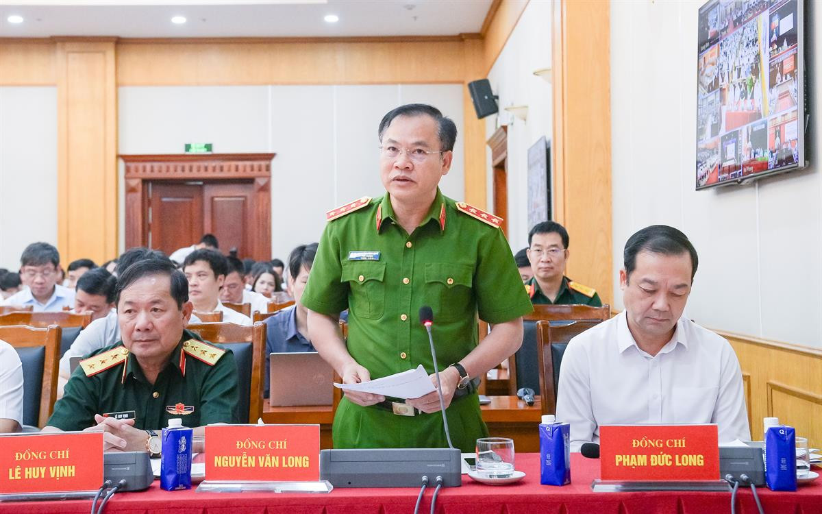 Đồng chí Nguyễn Văn Long, Thứ trưởng Bộ Công an phát biểu tại Hội nghị.