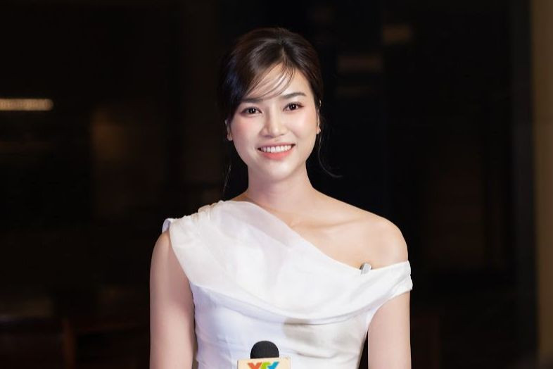 Vai Oanh trong Cầu vồng ở phía chân trời là vai diễn đầu tiên của Anh Đào sau khi kết hôn. Vai Oanh trong Cầu vồng ở phía chân trời là vai diễn đầu tiên của Anh Đào sau khi kết hôn.