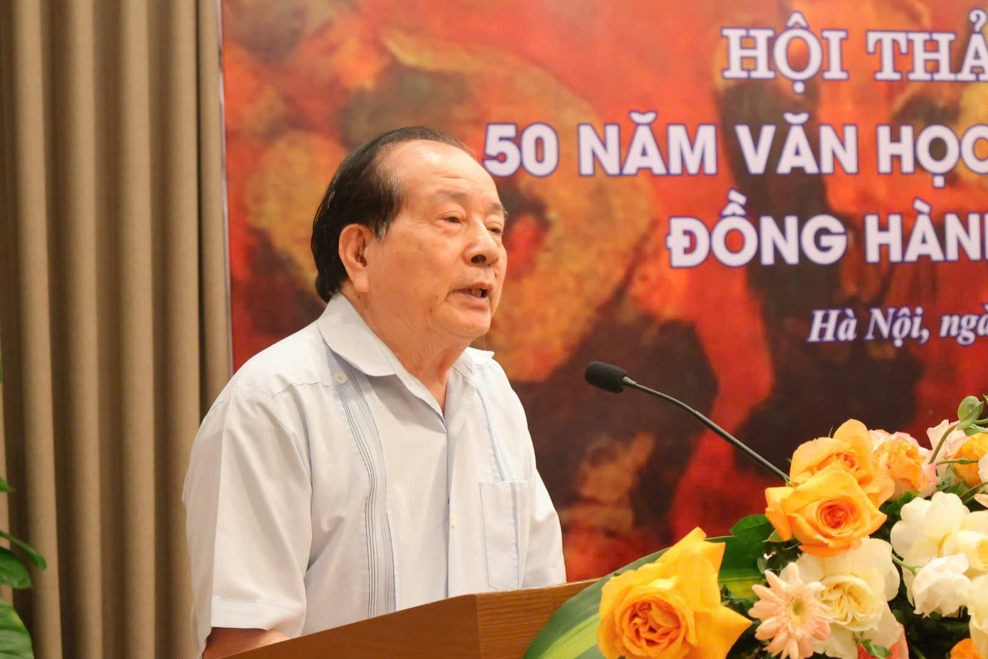 Nhà thơ Hữu Thỉnh - nguyên Chủ tịch Hội Nhà văn Việt Nam - khẳng định sự đổi mới toàn diện của đất nước đã thổi một luồng gió đầy sinh khí vào đời sống văn học. Nhà thơ Hữu Thỉnh - nguyên Chủ tịch Hội Nhà văn Việt Nam - khẳng định sự đổi mới toàn diện của đất nước đã thổi một luồng gió đầy sinh khí vào đời sống văn học.