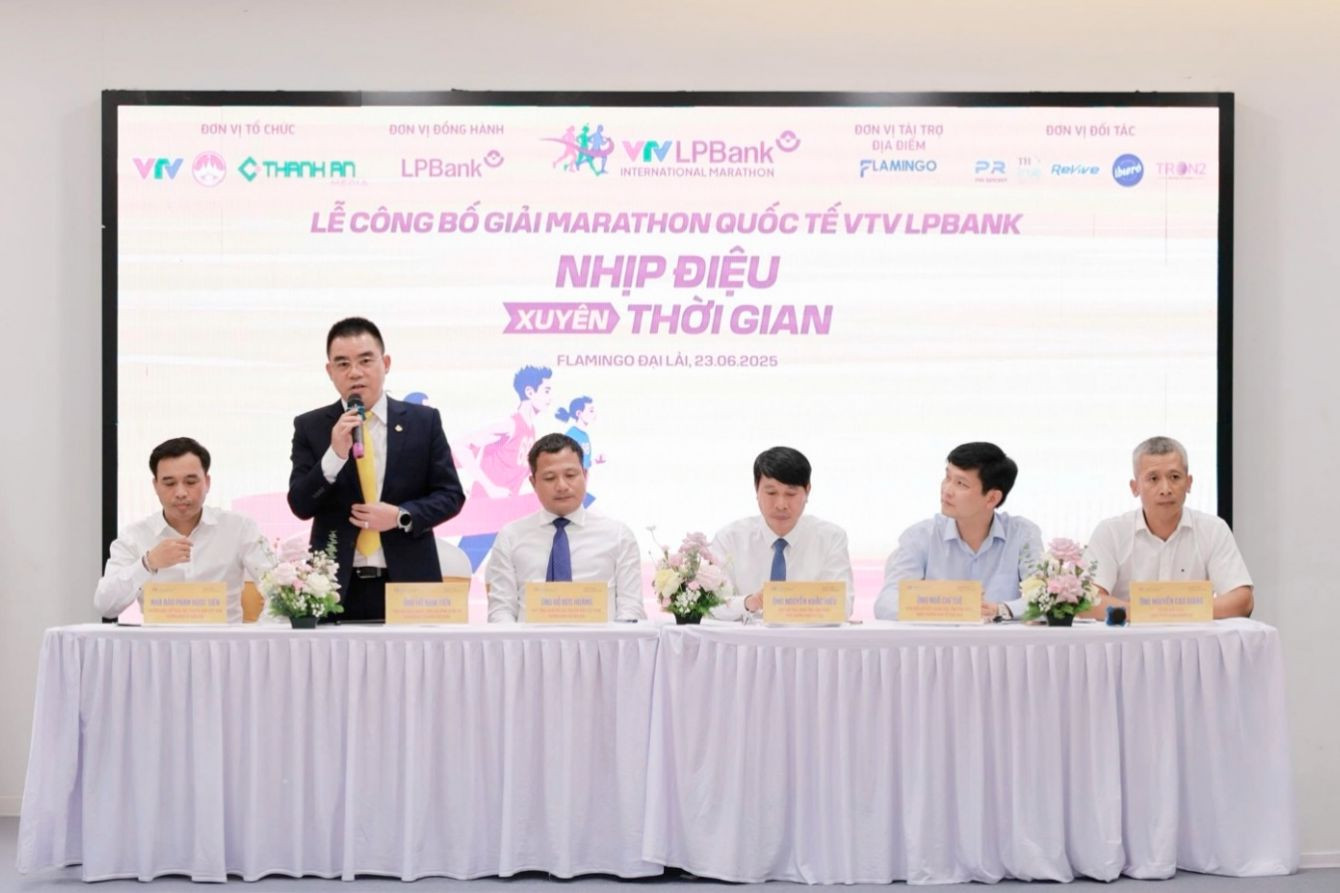 Ông Hồ Nam Tiến, Phó Chủ tịch thường trực HĐQT LPBank tại buổi họp báo. Ông Hồ Nam Tiến, Phó Chủ tịch thường trực HĐQT LPBank tại buổi họp báo.
