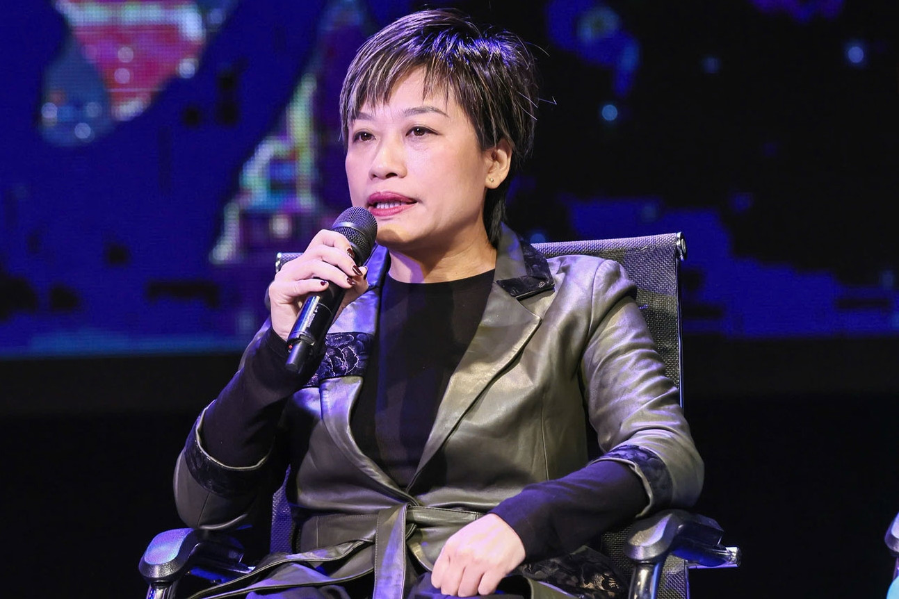 NSND Trần Ly Ly được bổ nhiệm làm Chủ tịch Hội đồng trường Học viện Múa Việt Nam. NSND Trần Ly Ly được bổ nhiệm làm Chủ tịch Hội đồng trường Học viện Múa Việt Nam.