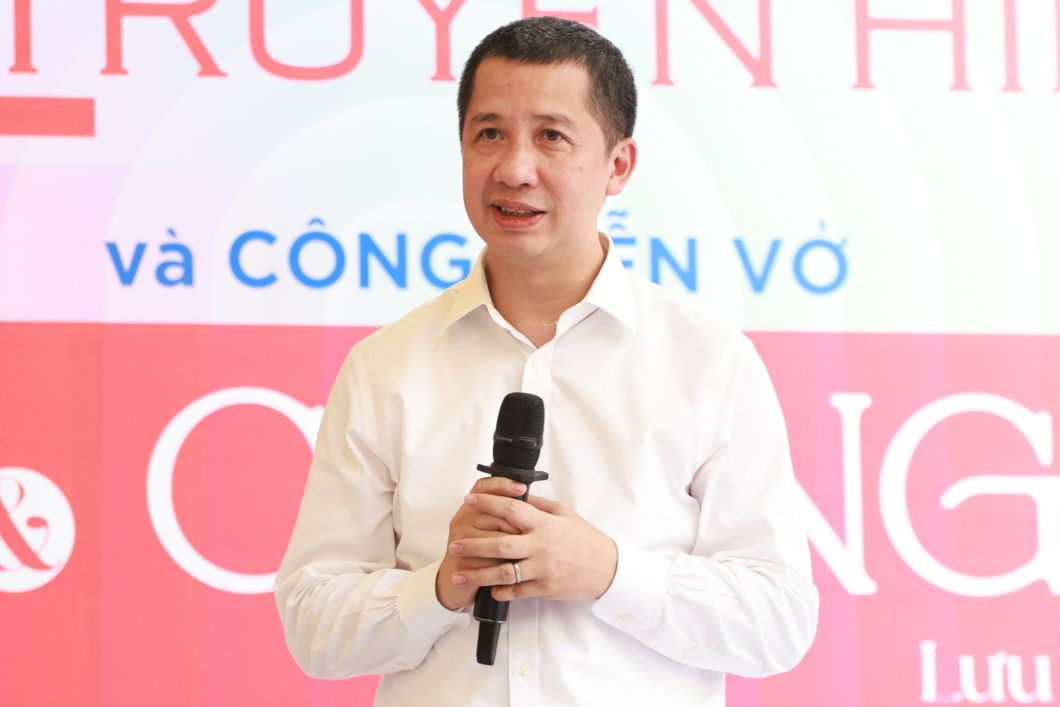 Ông Nguyễn Kim Khiêm - Giám đốc Đài Phát thanh - Truyền hình Hà Nội - phát biểu tại lễ ra mắt chương trình Sân khấu truyền hình. Ông Nguyễn Kim Khiêm - Giám đốc Đài Phát thanh - Truyền hình Hà Nội - phát biểu tại lễ ra mắt chương trình Sân khấu truyền hình.