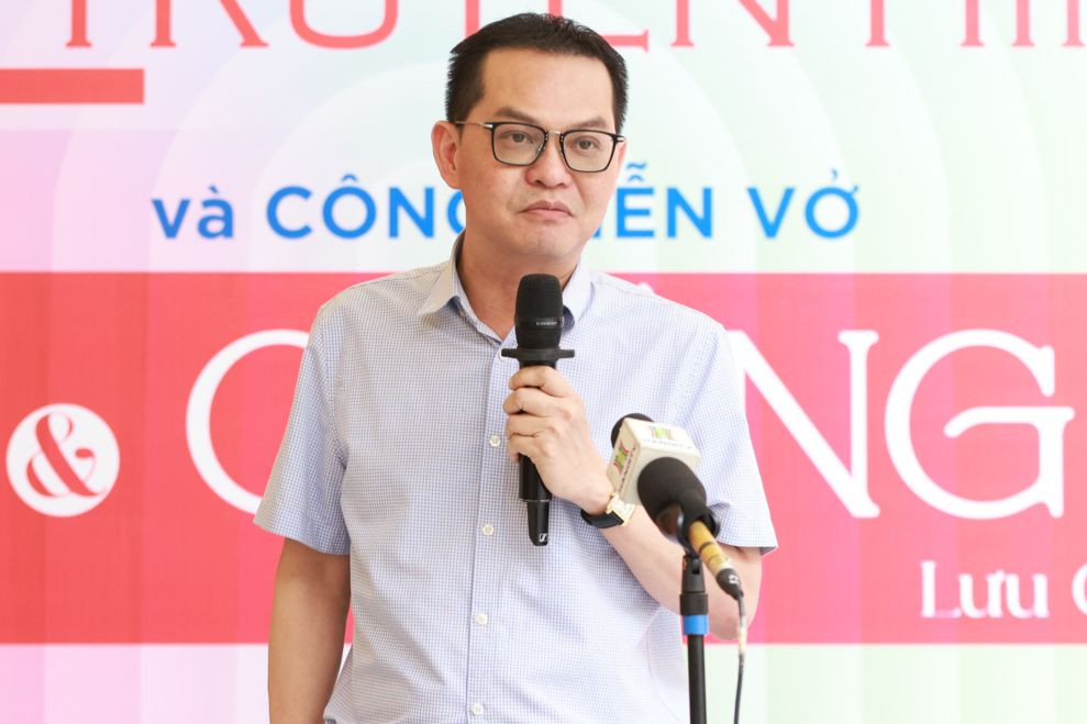 NSND Trung Hiếu - Giám đốc Nhà hát Kịch Việt Nam chịu trách nhiệm làm mới vở Tôi và chúng ta. NSND Trung Hiếu - Giám đốc Nhà hát Kịch Việt Nam chịu trách nhiệm làm mới vở Tôi và chúng ta.