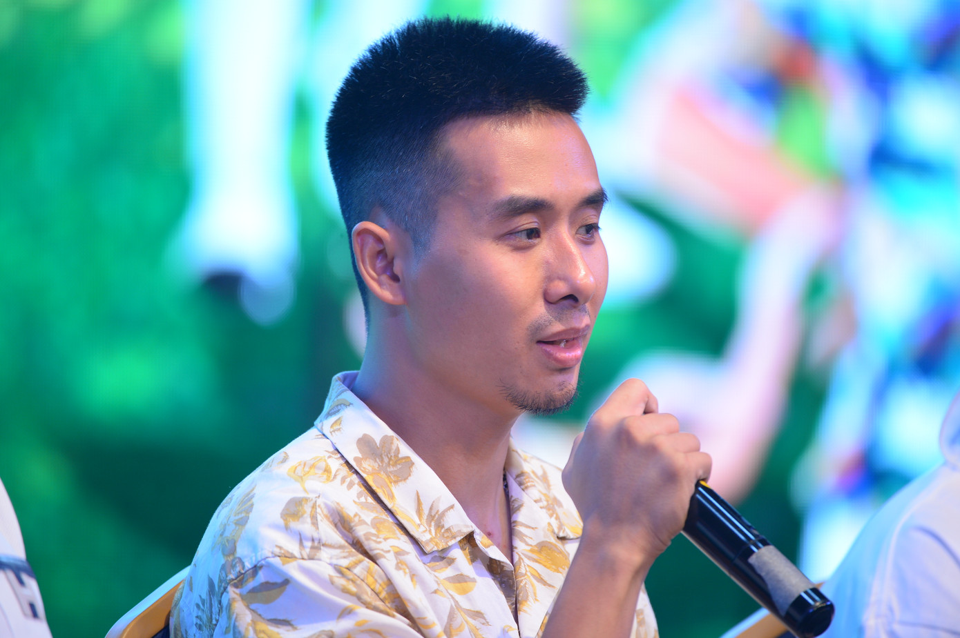 Anh Hoàng Trung - bố MinHee - nói con chỉ hoảng, khóc vì giật mình, bởi trước đó con chưa từng tiếp xúc dế hay loài côn trùng tương tự. Anh Hoàng Trung - bố MinHee - nói con chỉ hoảng, khóc vì giật mình, bởi trước đó con chưa từng tiếp xúc dế hay loài côn trùng tương tự.