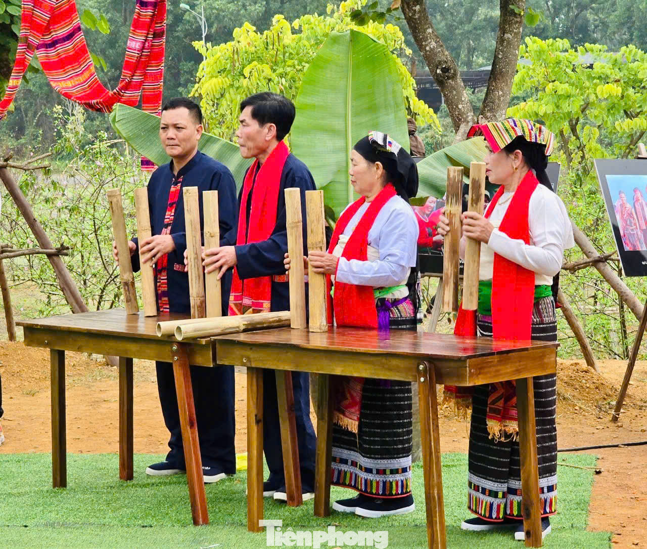 Hình thức nghi lễ trong lễ hội Kin Chiêng Boọc Mạy thể hiện tính cộng đồng trong bản mường rất chặt chẽ, đó là khát vọng tự do, bình đẳng, không phân biệt giai cấp, nghèo hèn, giữa con người với nhau, giữa con người với trời đất, thần linh.