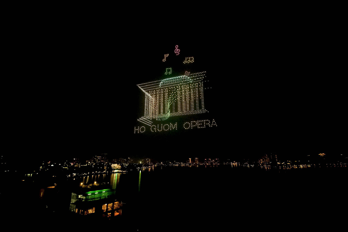 Lễ hội ánh sáng quốc tế Hà Nội Rực rỡ Thăng Long diễn ra vào đêm Giao thừa (ngày 28/1 Dương lịch).